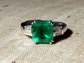 Colombian Emerald-Diamond Ring 18K. White Gold