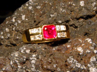 Stunning Genuine Burma Ruby-Diamond Ring 18K. Gold
