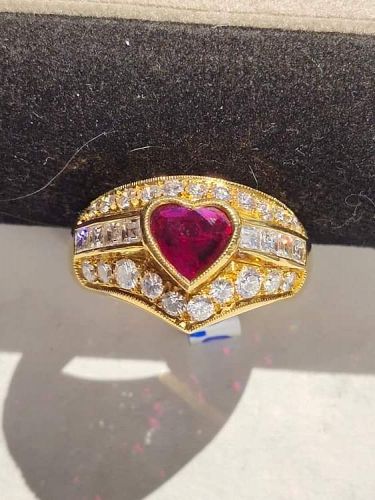 18K. Solid Gold Ring with Genuine Heart Ruby-Diamonds