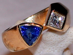 18K. Gold Ring set with Cornflower Sapphire & Diamond