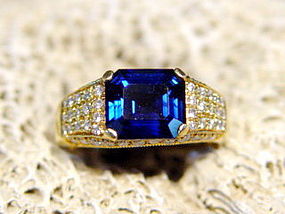 Solid 18K. Gold Ring with Blue Sapphire & Pave Diamonds