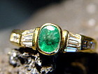 18K. Solid Gold Ring set with Emerald and Diamonds