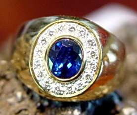 Solid 18K. Gold Ring with Top Blue Sapphire &amp; Diamonds