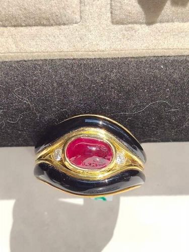 Solid 18K. Gold Ring with Cabochon Ruby-Onyx-Diamonds