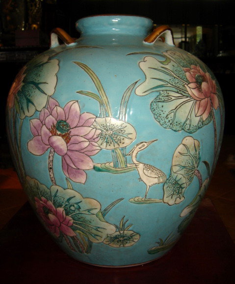 Attractive large Porcelain Polychrome Vase with Lotus