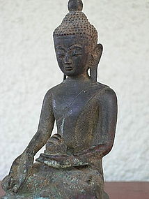 Bronze SHAN STATE Buddha holding food dish, 18/19th Cent.