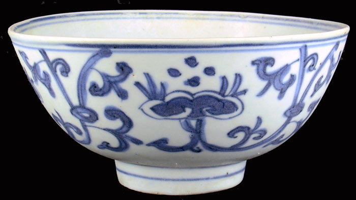MING Porcelain Bowl with Linzhi fungus in Cobalt Blue