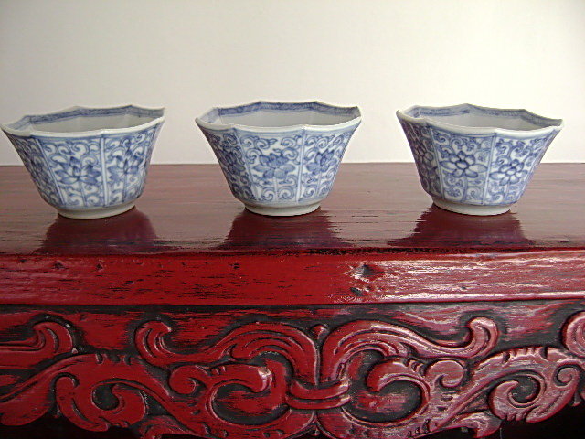 3 Matching KANGXI or YONGZHENG Porcelain Wine Cups