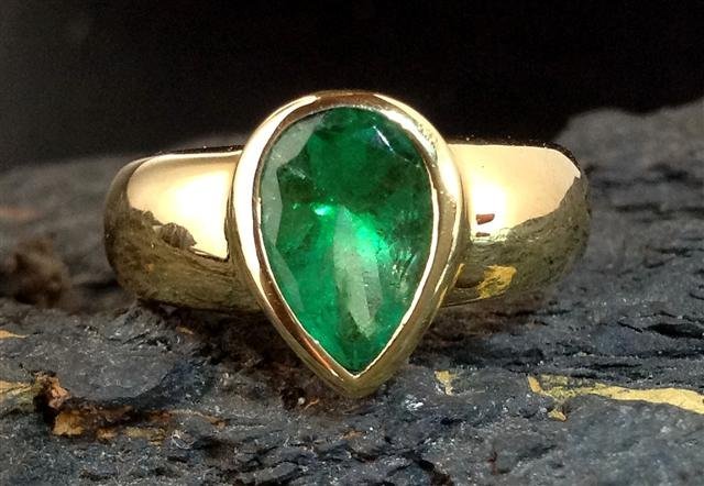 Genuine Colombian Emerald Ring set in 18 K. Gold