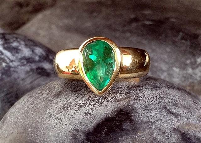 Genuine Colombian Emerald Ring set in 18 K. Gold