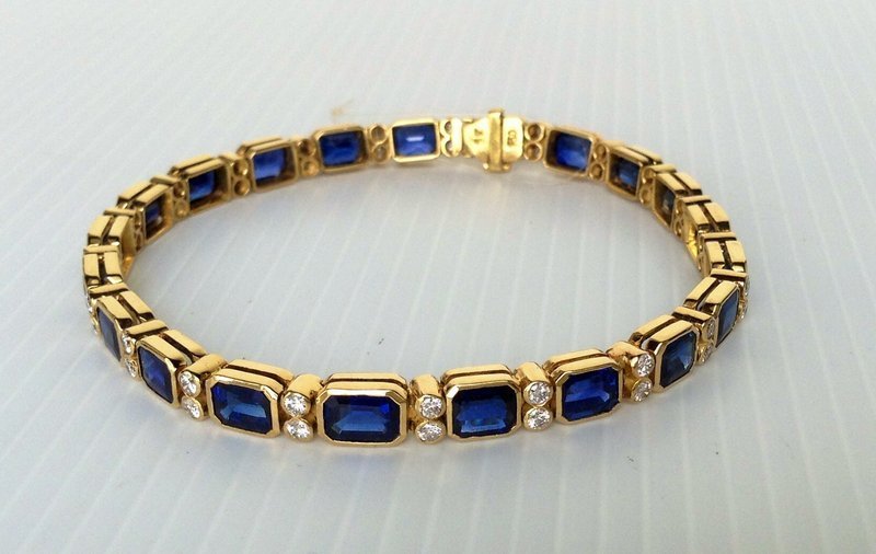 Stunning Blue Sapphire &amp; Diamond Bracelet, 18K. Gold
