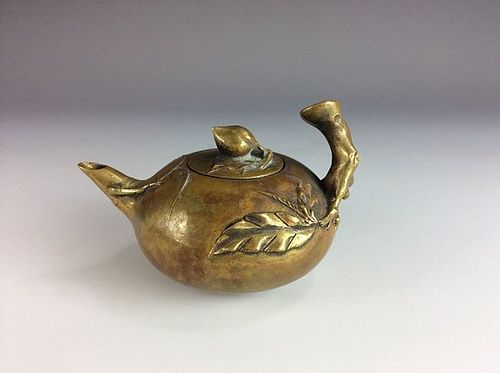 FINELY CRAFTED CHINESE BRONZE TEAPOT