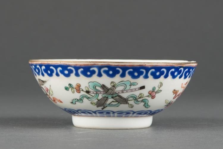 CHINESE TONG-ZHI POLYCHROME PORCELAIN BOWL WITH BUDDHIST SYMBOLS