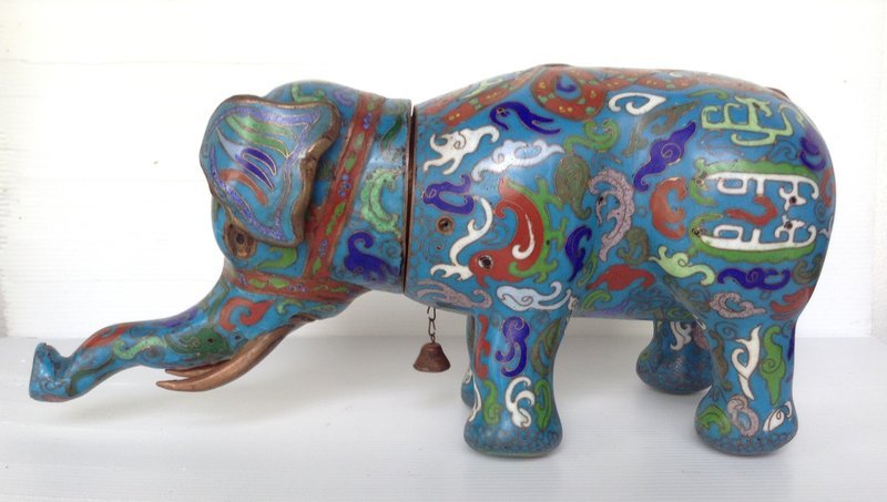 CLOISONNE ELEPHANT WITH SECRET CONCEALED COMPARTMENT, 19th Cent.