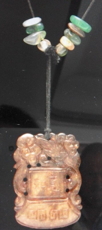 AN ANCIENT CHINESE JADE PENDANT STRUNG WITH VARIOUS JADE BEADS