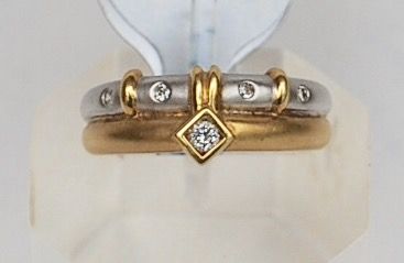 18K. Gold Ring with 5 Diamonds