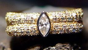 An elegant 18K. Gold Ring with Pavé Diamonds
