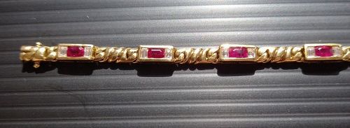 Gorgeous Diamond/Ruby 18K. Gold Bracelet