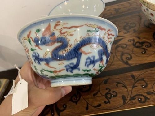 MING DYNASTY WANLI Porcelain Bowl with 2 Dragons chasing the Pearl.