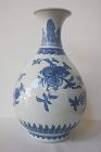A very Fine Qing Dynasty Blue & White Vase