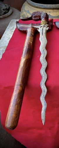 A stunning ANTIQUE PATTANI-THAI KRIS WITH WAVING BLADE