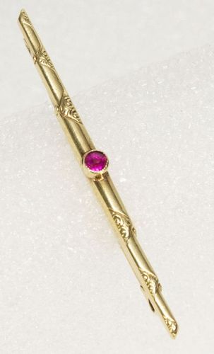 YELLOW GOLD BROOCH WITH GENUINE BURMESE RUBY