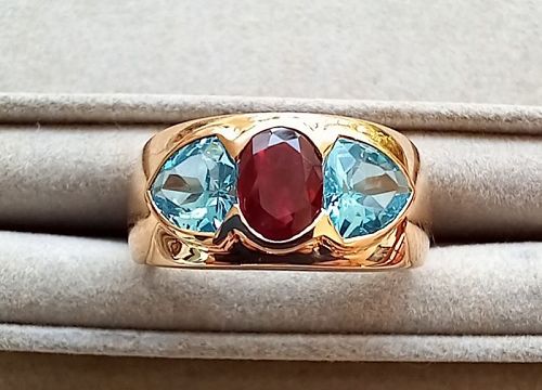 18K. Gold Ring Set with a RUBY and Blue Topaz