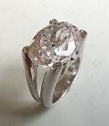 18K.WHITE GOLD RING WITH WHITE BERYL MORGANITE & DIAMOND SET SHOULDERS