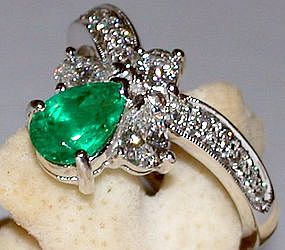 Genuine Pear shaped Emerald/Diamond Ring 18K White Gold