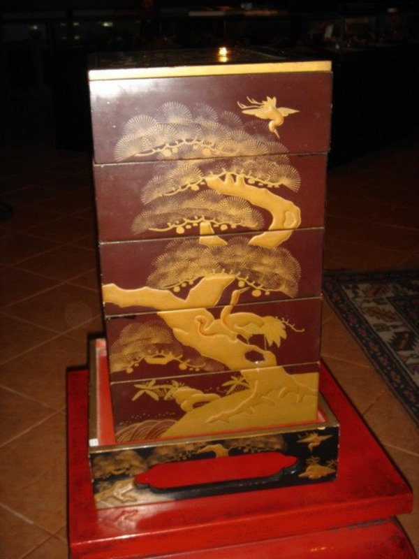 Jubako Japanese Gold Lacquer 5-Tiered Box with Base