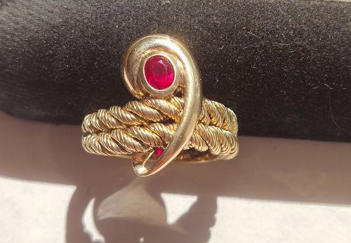 Unique 18K. Solid Gold Ring with superior quality Ruby