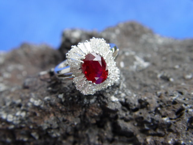 Pigeon-Blood Ruby/Diamond Ballerina Ring 18 K White G.