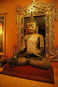 Extremely rare & spectacular Giant Buddha Figure