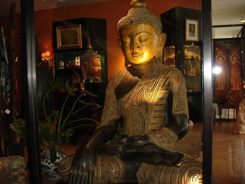 Extremely rare &amp; spectacular Giant Buddha Figure