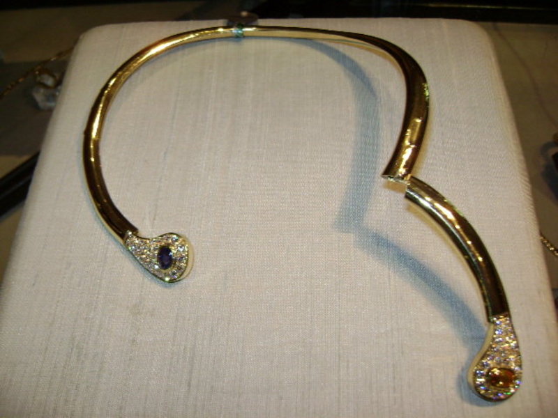 Spectacular genuine Sapphire and Diamond Necklace 18K.
