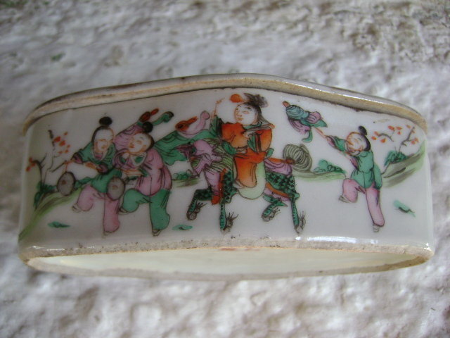 Ching Dynasty hand painted Porcelain Cricket Box