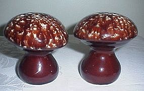 Hull USA Stoneware Brown Drip Mushroom Salt & Pepper