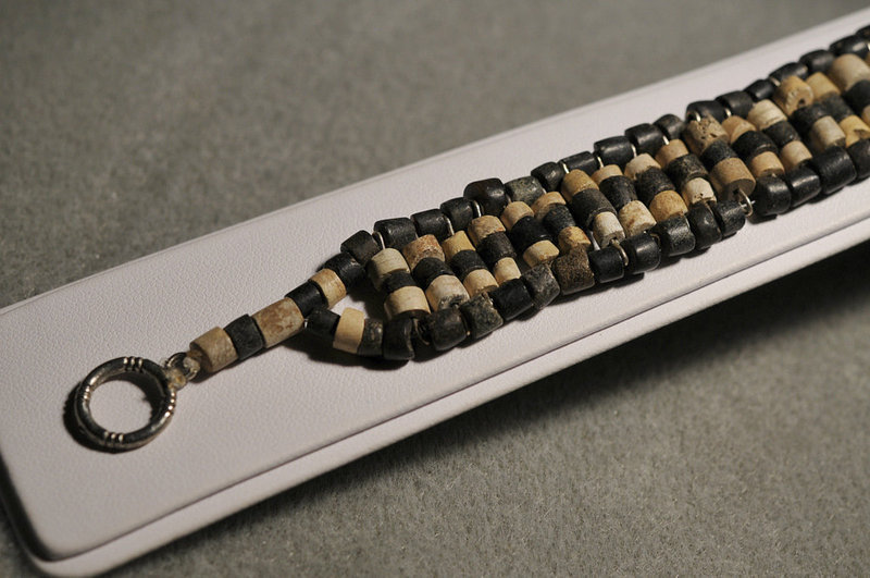Ancient Roman Black and white beads bracelet, 100 AD