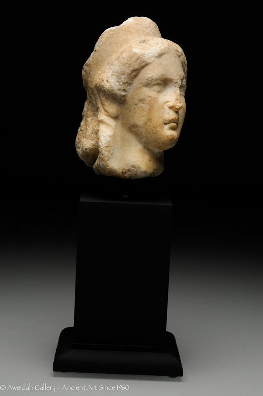 Roman marble head a woman, 100 AD