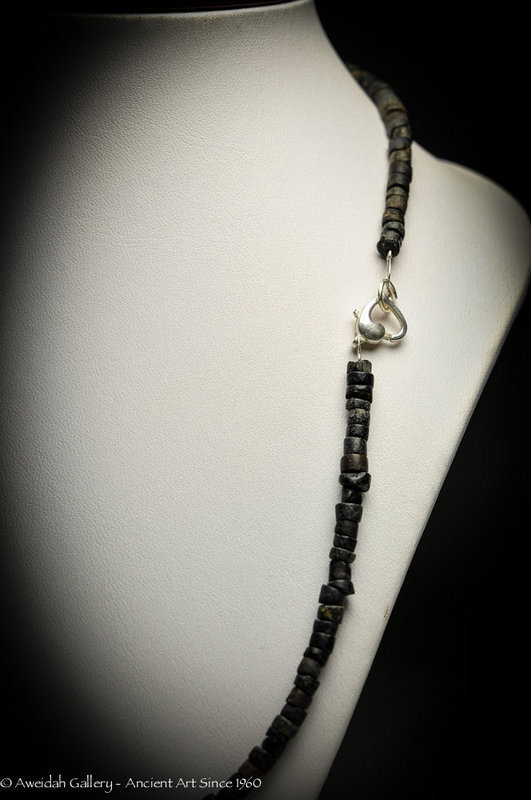 Ancient Roman Black and white beads necklace, 100 AD