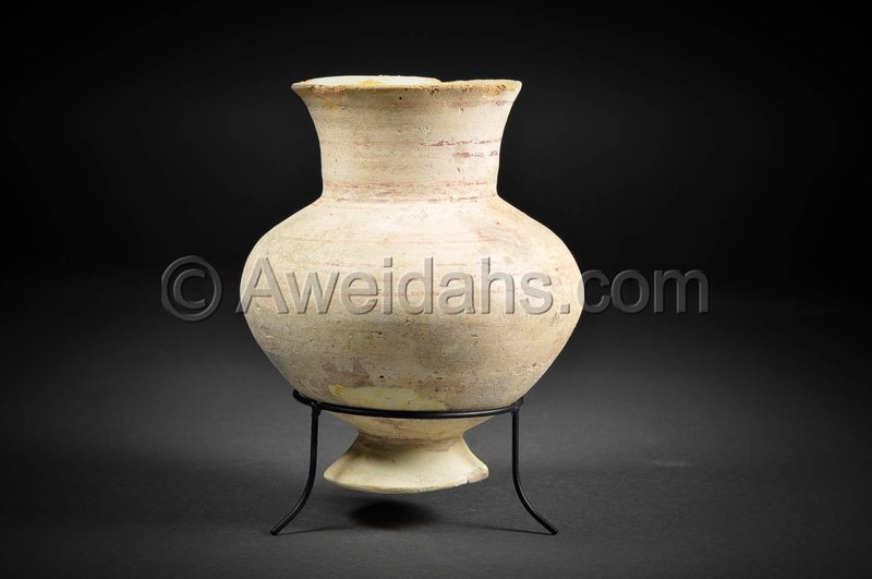 Biblical Middle Bronze Age chocolate on white pottery vase, 1850 BC