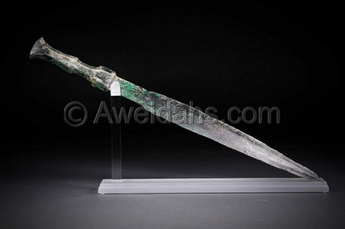 Ancient bronze short sword, 1000 – 800 BC