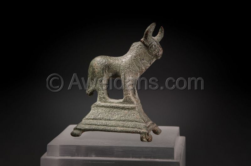 ANCIENT ROMAN BRONZE FIGURE OF A STANDING BULL, 100 AD
