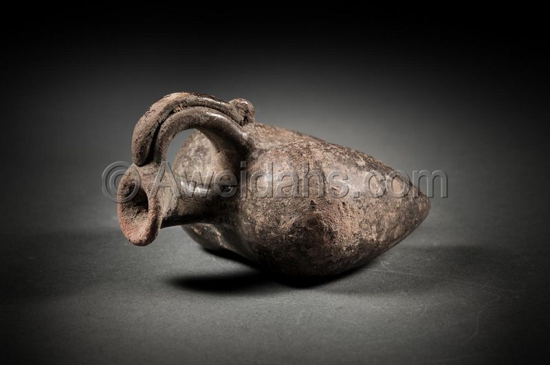 Ancient Cypriot burnished pottery jar, 1550 BC