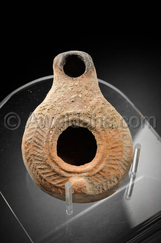 Roman Samaritan highly decorated oil lamp, 300 AD