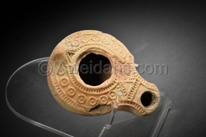 Roman highly decorated terracotta oil lamp, 300 AD