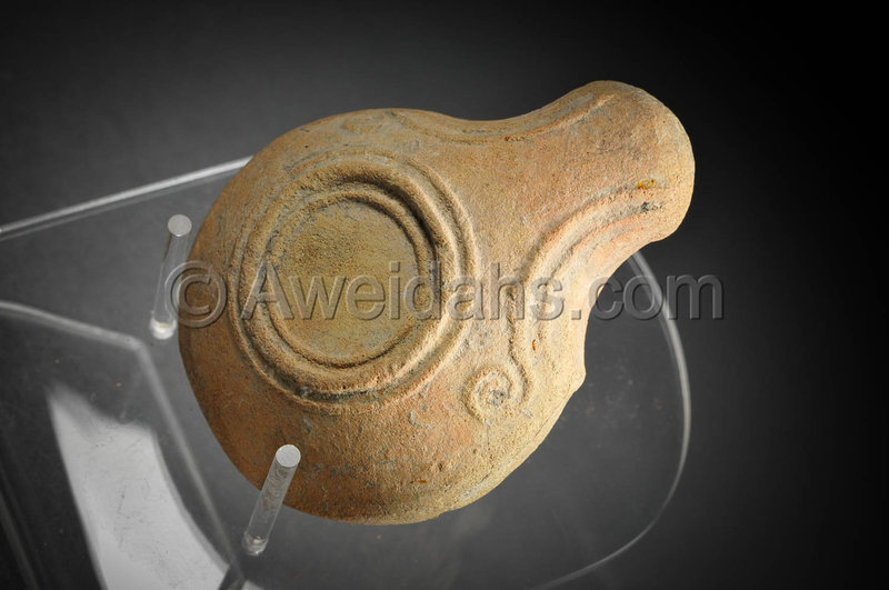 Roman highly decorated terracotta oil lamp, 300 AD