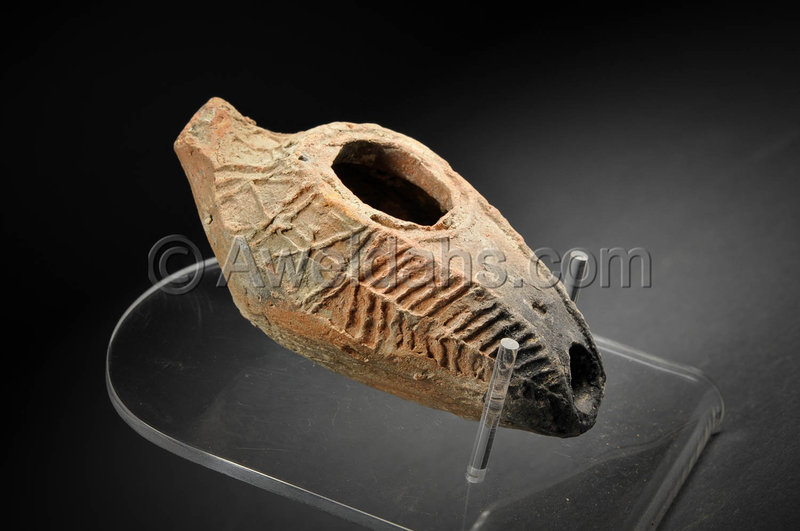 Late Roman decorated pottery oil lamp, 400 AD