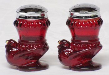 Boyd Glass Red Hen Shakers (pair)