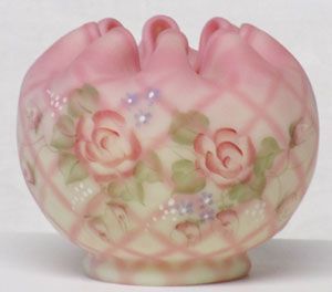 Fenton Diamond Optic Burmese Rose Bowl